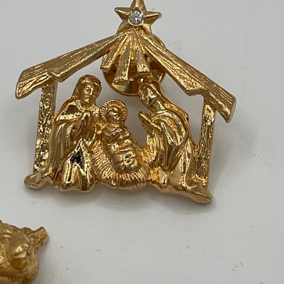 Christmas Pins Brooch Lot of 3 Nativity Tree Teddy Bear - Picture 9 of 10